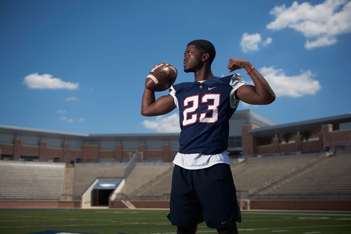 allen football player 23 mo perkins senior photos at eagles stadium in jersey