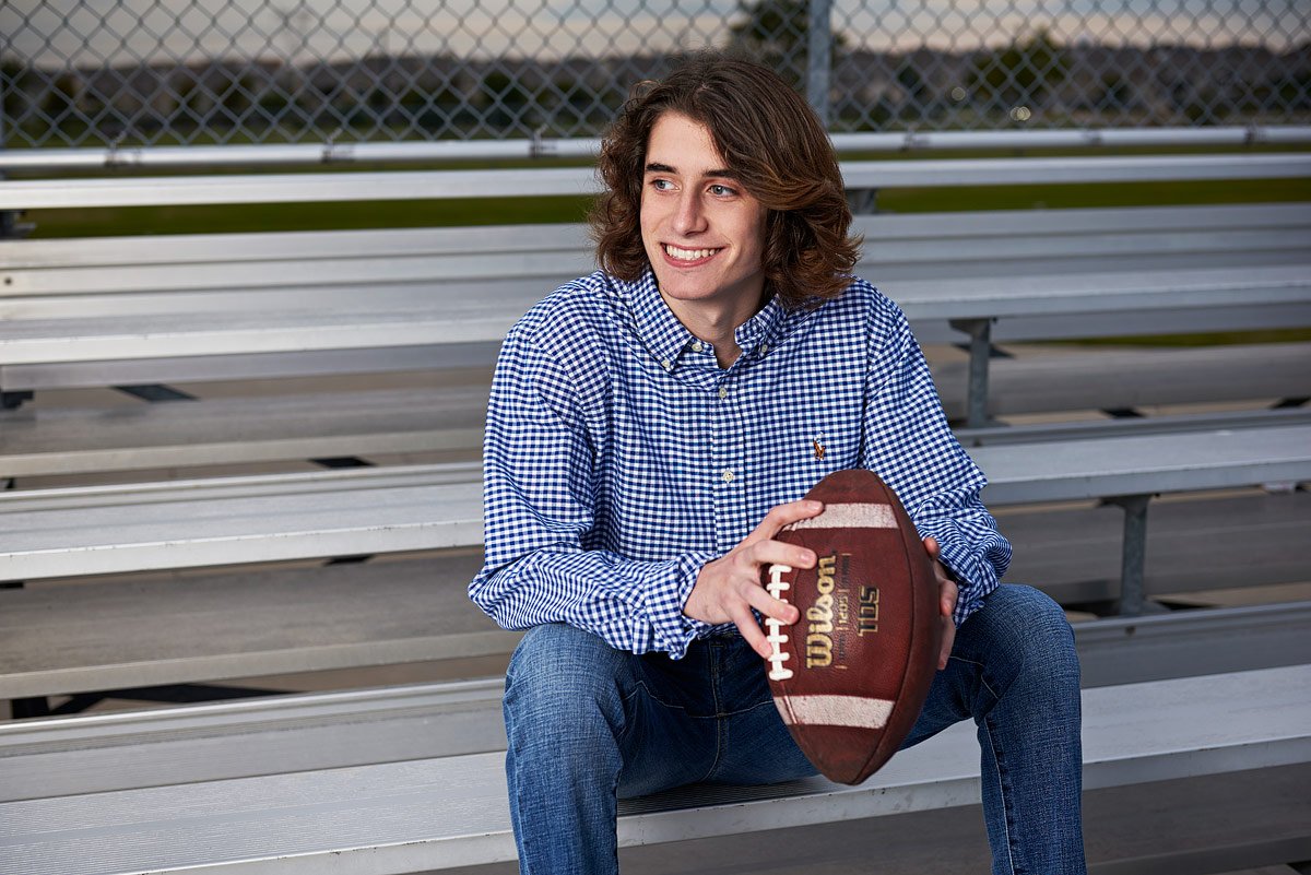 prosper senior pictures in casual blue jeans with photographer jeff Dietz