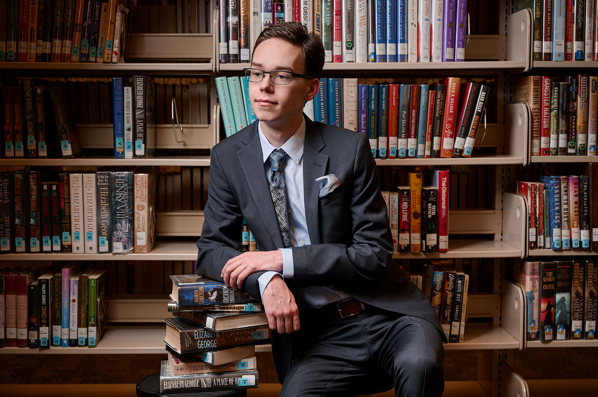 tips for scheduling senior portraits for guys