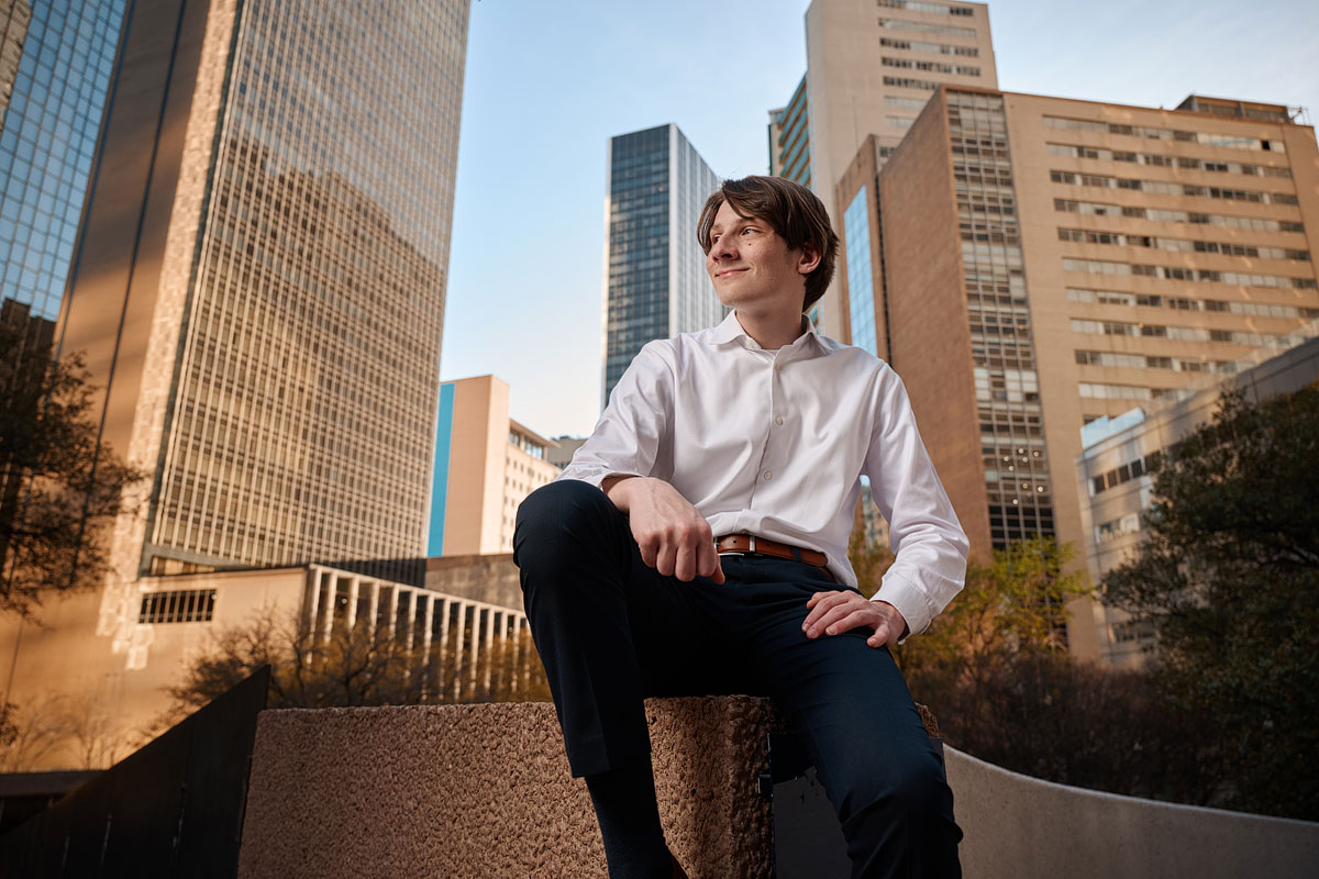 When should my son take senior pictures in dallas